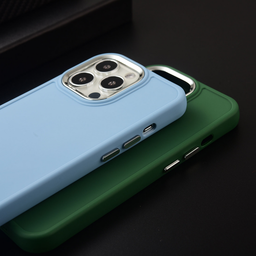 Elegante Chrom Akzente Soft Hülle/Case verschiedene Farben für iPhone 16, 15-Serie | ZITOCASES®