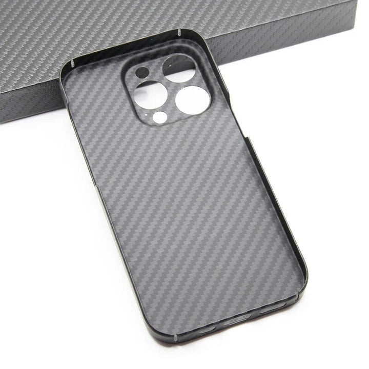 Ultra dünne 0,3mm Carbon Hülle/Case für iPhone 16, 16 Plus, 16 Pro, 16 Pro Max, 15, 15 Plus, 15 Pro, 15 Pro Max, 14, 14 Plus, 14 Pro, 14 Pro Max, 13, 13 Pro, 13 Pro Max, 13 Mini, 12, 12 Pro, 12 Pro Max, 12 Mini, SE, 11, 11 Pro, 11 Pro Max | ZITOCASES®