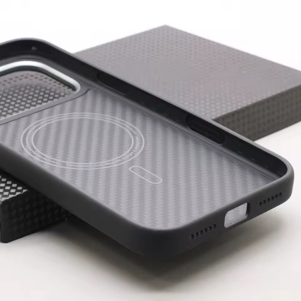 Dünne MagSafe/Magnet Carbon Optik Hülle/Case mit Silikon Rahmen für iPhone 17 Pro, 17 Pro Max | ZITOCASES®