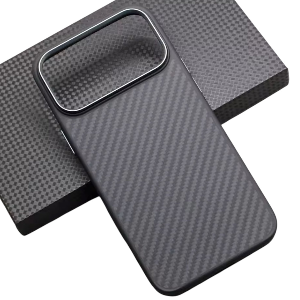 Dünne MagSafe/Magnet Carbon Optik Hülle/Case mit Silikon Rahmen für iPhone 17 Pro, 17 Pro Max | ZITOCASES®