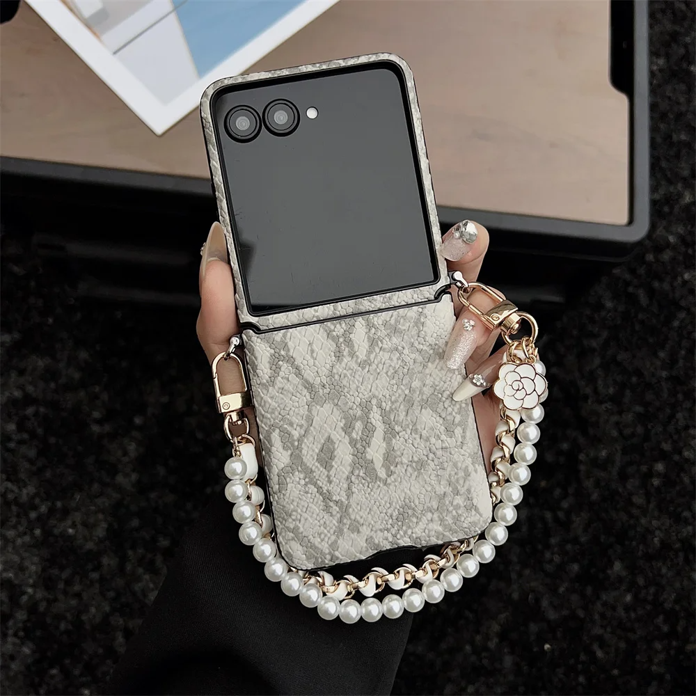 Schlangen-Leder Optik Hülle/Case (inkl. Kette) für Samsung Galaxy Z Flip 7 FE, 7, 6, 5, 4, 3 | ZITOCASES®