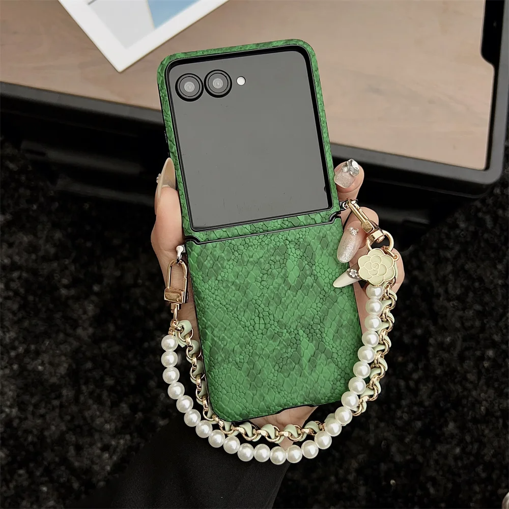 Schlangen-Leder Optik Hülle/Case (inkl. Kette) für Samsung Galaxy Z Flip 7 FE, 7, 6, 5, 4, 3 | ZITOCASES®