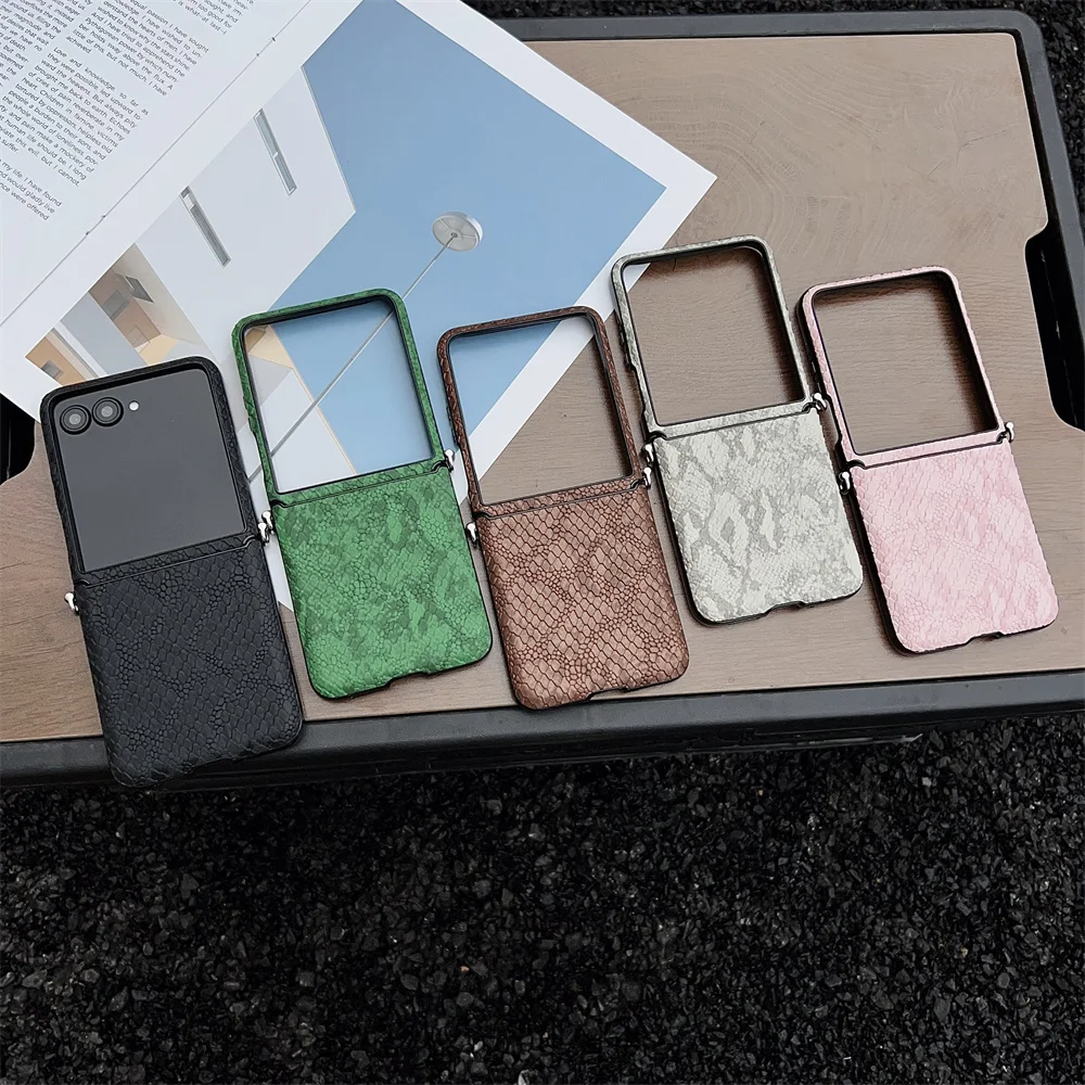Schlangen-Leder Optik Hülle/Case (inkl. Kette) für Samsung Galaxy Z Flip 7 FE, 7, 6, 5, 4, 3 | ZITOCASES®