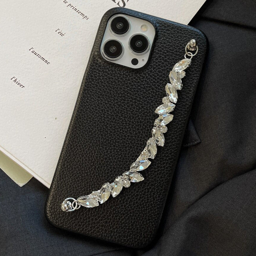 Elegante Kunstleder Hülle/Case (inkl. Diamant Kette) für iPhone 16, 16 Plus, 16 Pro, 16 Pro Max, 16e, 15, 15 Plus, 15 Pro, 15 Pro Max, 14, 14 Plus, 14 Pro, 14 Pro Max, 13, 13 Pro, 13 Pro Max, 13 Mini, 12, 12 Pro, 12 Pro Max, 12 Mini, SE, 11, 11 Pro | ZITOCASES®