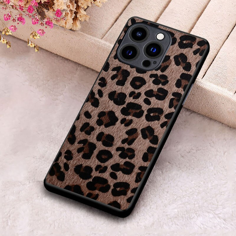 Weiche Stoff/Kunstfell Tierfell/Leopard Hülle/Case für iPhone 16, 16 Plus, 16 Pro, 16 Pro Max, 15, 15 Plus, 15 Pro, 15 Pro Max, 14, 14 Plus, 14 Pro, 14 Pro Max, 13, 13 Pro, 13 Pro Max, 13 Mini, 12, 12 Pro, 12 Pro Max, 12 Mini, SE, 11, 11 Pro, 11 Pro Max | ZITOCASES®