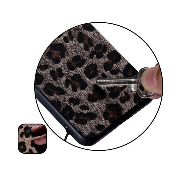 Weiche Stoff/Kunstfell Tierfell/Leopard Hülle/Case für iPhone 16, 16 Plus, 16 Pro, 16 Pro Max, 16e, 15, 15 Plus, 15 Pro, 15 Pro Max, 14, 14 Plus, 14 Pro, 14 Pro Max, 13, 13 Pro, 13 Pro Max, 13 Mini, 12, 12 Pro, 12 Pro Max, 12 Mini, SE, 11, 11 Pro | ZITOCASES®