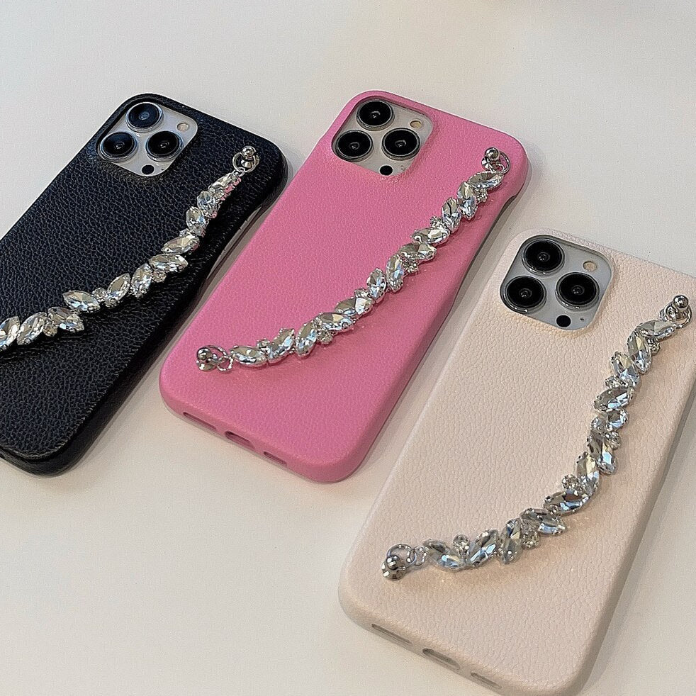 Elegante Kunstleder Hülle/Case (inkl. Diamant Kette) für iPhone 16, 16 Plus, 16 Pro, 16 Pro Max, 16e, 15, 15 Plus, 15 Pro, 15 Pro Max, 14, 14 Plus, 14 Pro, 14 Pro Max, 13, 13 Pro, 13 Pro Max, 13 Mini, 12, 12 Pro, 12 Pro Max, 12 Mini, SE, 11, 11 Pro | ZITOCASES®