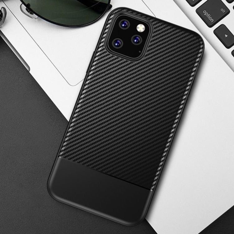 Carbon Optik Soft Hülle/Case für iPhone 16, 16 Plus, 16 Pro, 16 Pro Max, 16e, 15, 15 Plus, 15 Pro, 15 Pro Max, 14, 14 Plus, 14 Pro, 14 Pro Max, 13, 13 Pro, 13 Pro Max, 13 Mini, 12, 12 Pro, 12 Pro Max, 12 Mini, SE, 11, 11 Pro, 11 Pro Max | ZITOCASES®