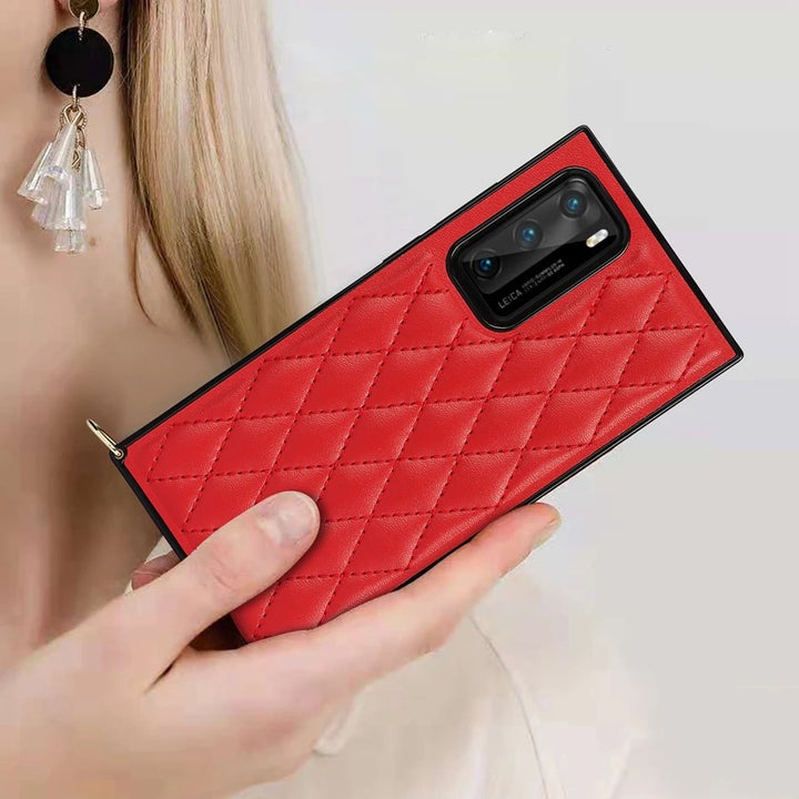 Karierte Kunstleder Hülle/Case zum Umhängen (Inkl. Edelstahl Kordel) für Huawei Pura 70, 70 Pro, 70 Ultra, P60 Pro, P50, P50 Pro, P40, P40 Pro, P30, P30 Lite, P30 Pro, P20, P20 Pro, Mate 60 Pro, 50 Pro, 40 Pro, Nova 12s, 12i, 12 SE | ZITOCASES®