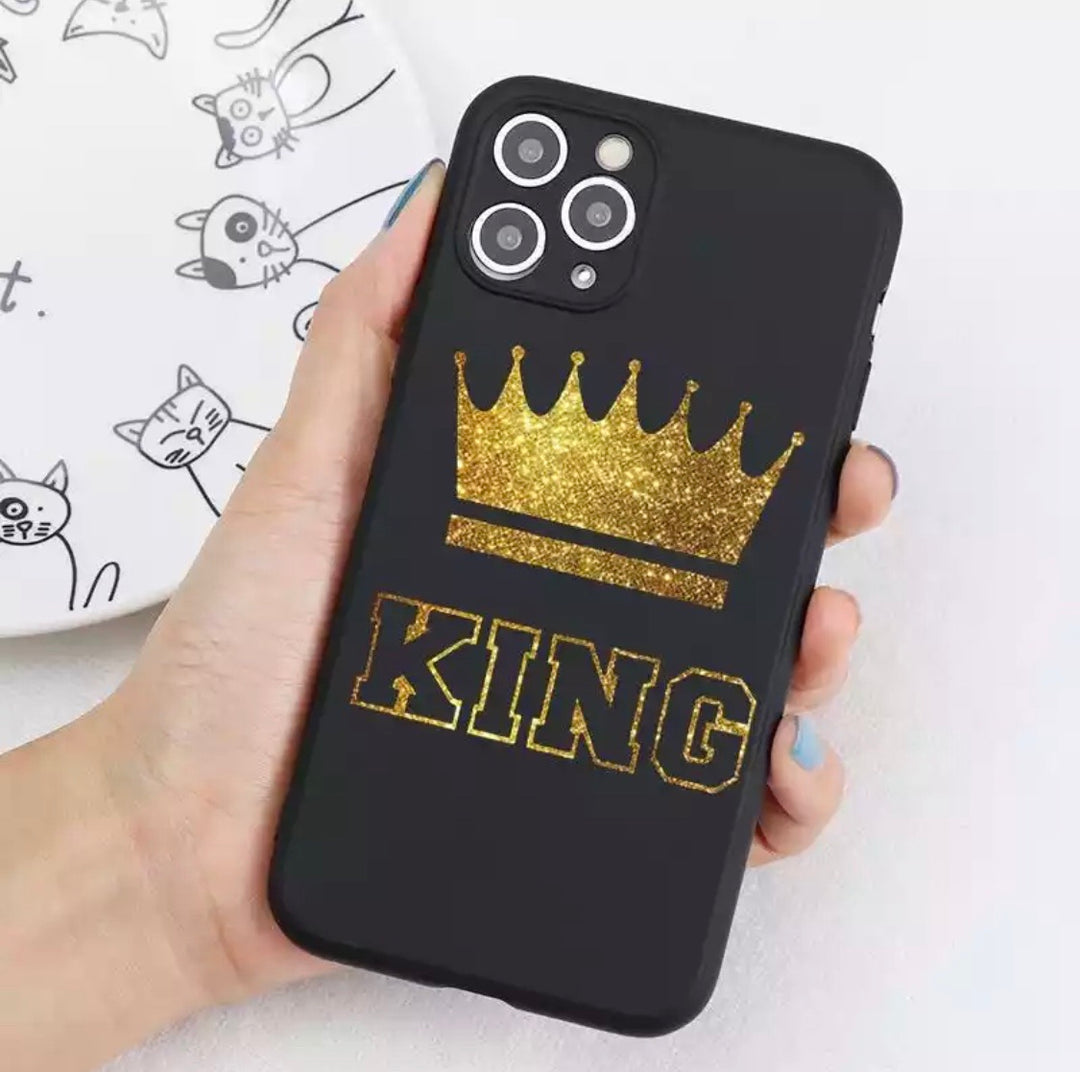 KING & QUEEN Soft Hülle/Case für iPhone 16, 16 Plus, 16 Pro, 16 Pro Max, 15, 15 Plus, 15 Pro, 15 Pro Max, 14, 14 Plus, 14 Pro, 14 Pro Max, 13, 13 Pro, 13 Pro Max, 13 Mini, 12, 12 Pro, 12 Pro Max, 12 Mini, SE, 11, 11 Pro, 11 Pro Max | ZITOCASES®